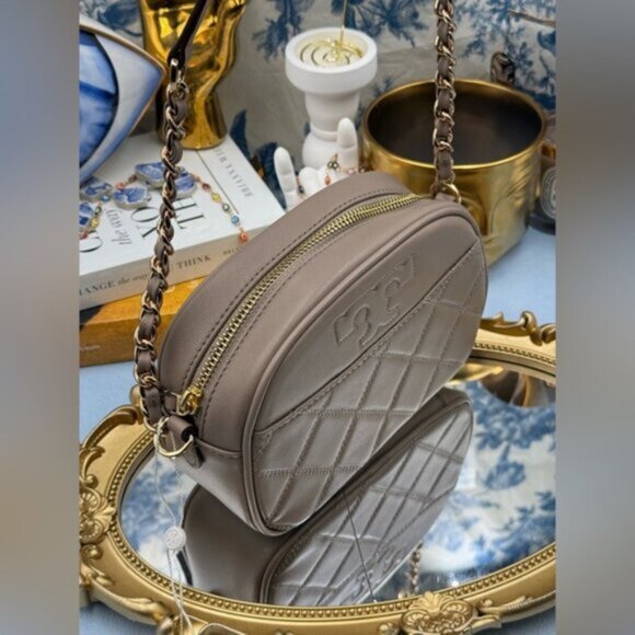 🆕 TORY BURCH 🧿 NWT Savannah Chain Link Camera Bag, French Gray AUTHENTICATED - Picture 3 of 12